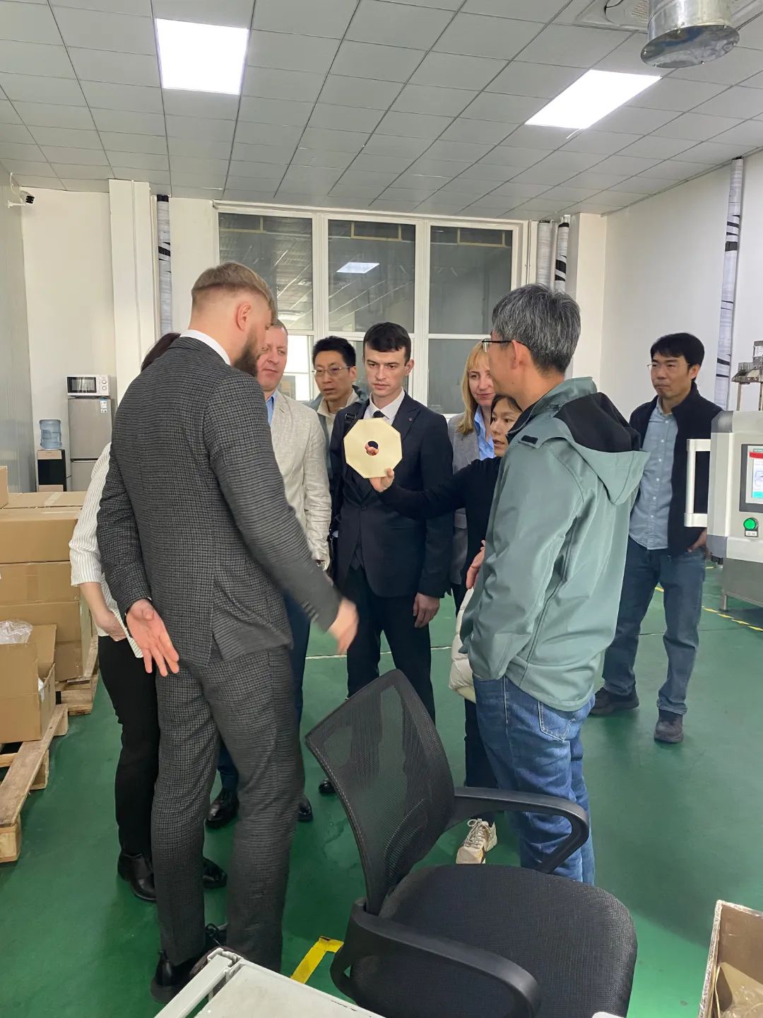 熱烈歡迎白俄羅斯客戶蒞臨我司參觀考察洽談業(yè)務